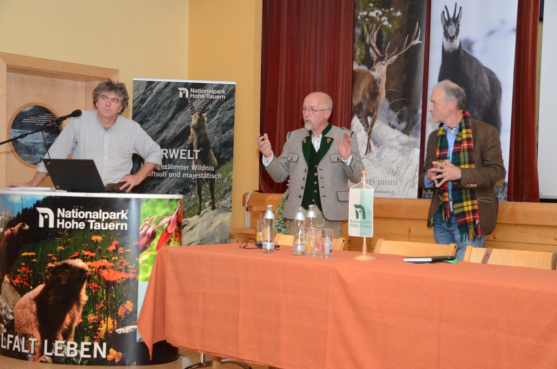 Tirol: Wildtiertagung zu Geweihen und Wildschützen 