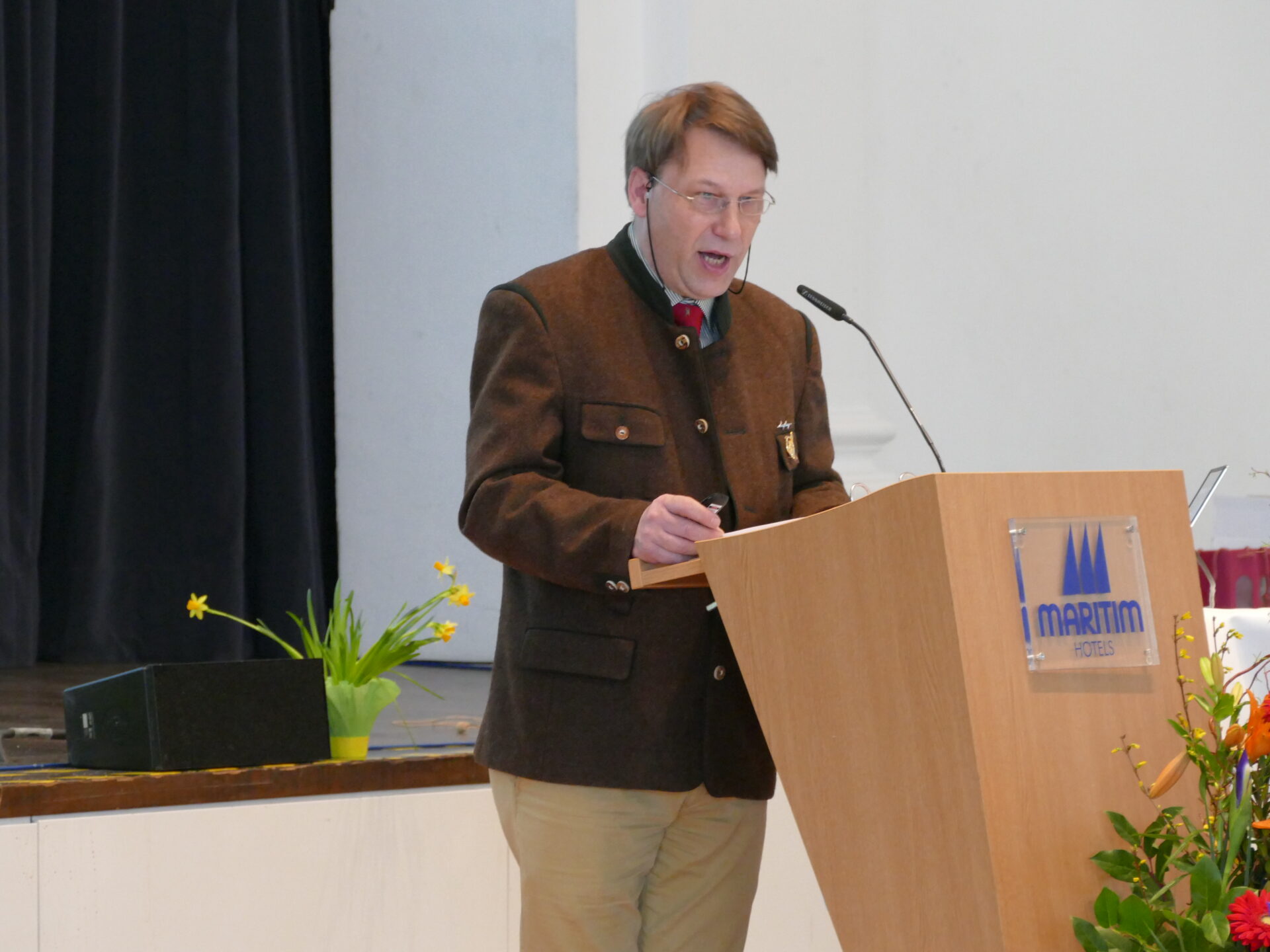 Präsident Karl Walch spricht auf dem Verbandstag des JGHV 2019