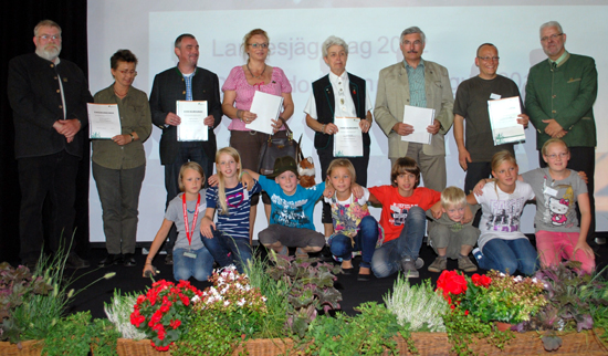 Zahlreiche Projekt-Mitarbeiter erhielten während der Verleihung des Lernort-Natur-Preises ihre Urkunden.